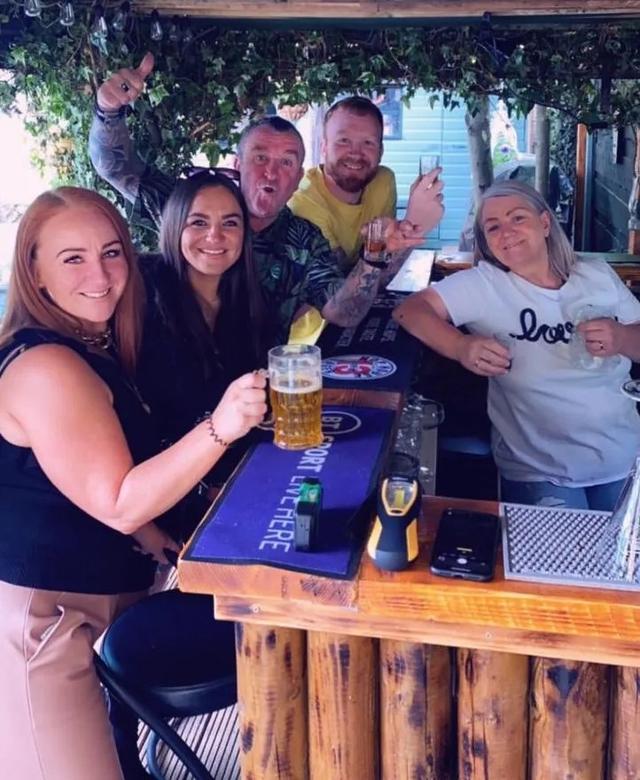 的亲笔信, 人员已服务, 他对曼联充